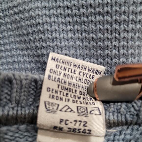 Izod Men’s XL Cornflower Blue Cotton V-Neck Logo Knit Sweater Grandpa Style - Picture 8 of 8